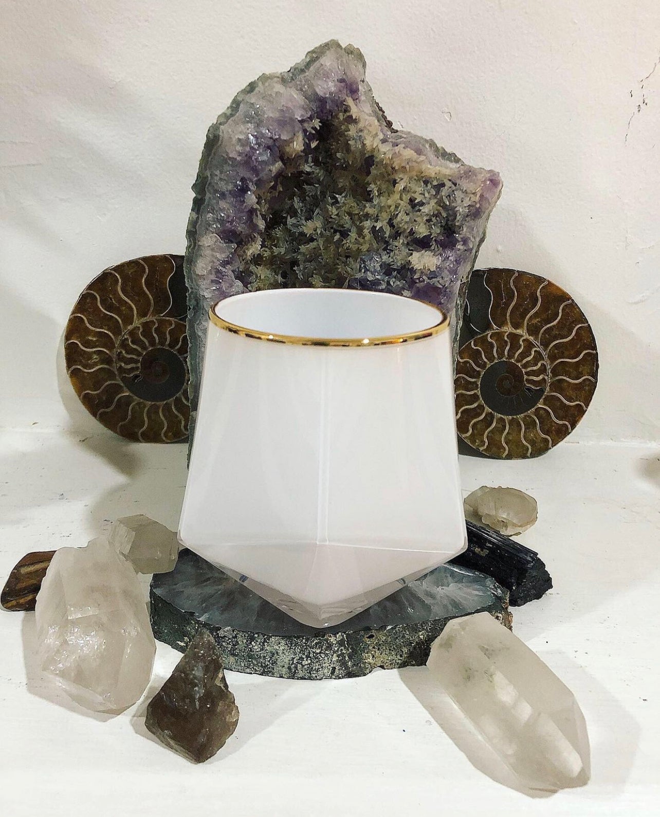 Escher Vessels" ~ Dexter & Deana ~ Geometric Black or White Gloss vessels w/ Gold trim ~ 16oz ~ Essential Oil Candle ~ Palm +Soy FREE*